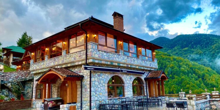 “Resorti Belle” si një feniks e ringjalli fshatin e zhdukur me histori e vlera kombëtare VIDEO