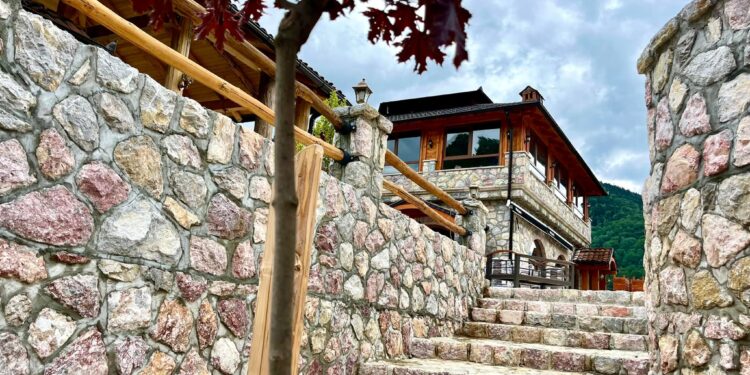 Hej njerëz vikendi po vjen shpejt dhe ju mos harroni, Resorti “Belle” me çka t’ju do zemra po ju pret