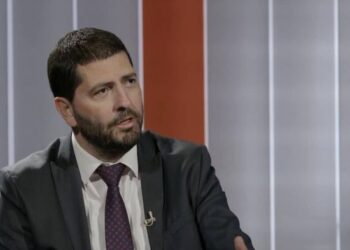 Avokati që po i zbardhë krimet e ushtirë serbe: Udha jonë në Pejë këtë herë të jetë dritë e dhimbjes së tij të vitit 1999