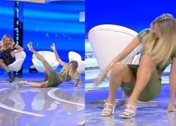 Gazetarja rrëzohet në emision (VIDEO)