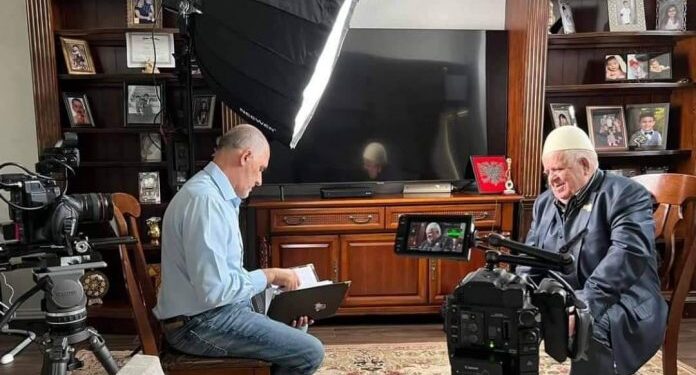 Aktori Hysen Zeqaj e sjell pjesën e dytë të “Ëndrrës amerikane” me shqiptarët në Dallas-Teksas (video)