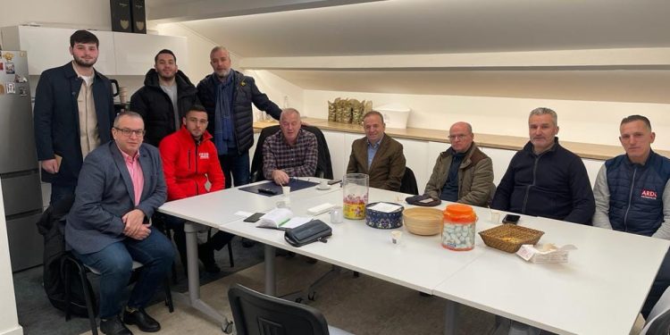 Deputeti Elmi Reçica në Lyon të Francës, e pret biznesmenin Ferat Bislimi