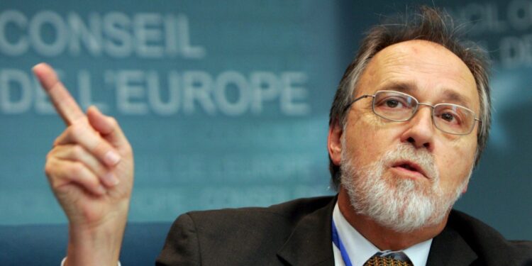 Tribunali i Hagës për ish-Jugosllavinë refuzoi dëshminë e Dick Martyt dhe raportin e tij