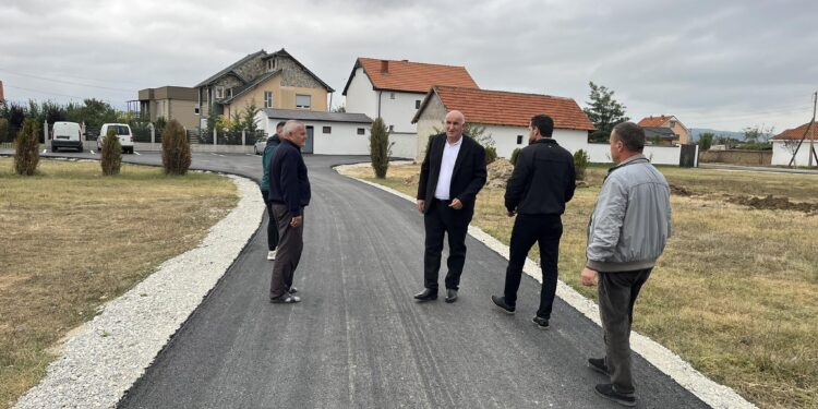 Kryetari Sokol Haliti: Jemi duke i asfaltuar 24 rrugë në Sadovinë të Muhaxherëve (foto)