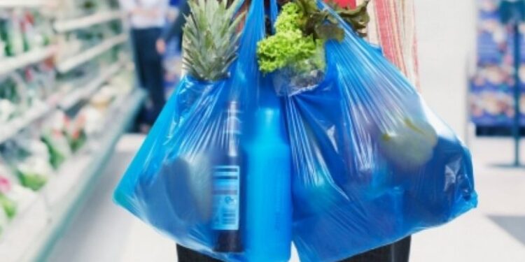 Në Kosovë qeset e plastikës do të bëhen me pagesë