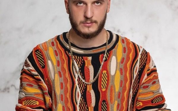 Hajnat ja thyen shtëpinë, Mozzikut dhe ja morën 100 mijë euro