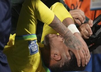 Neymar lëndohet fort në ndeshje me Uruguain