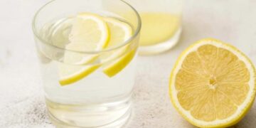 Ja pse duhet të pini çdo ditë ujë me limon