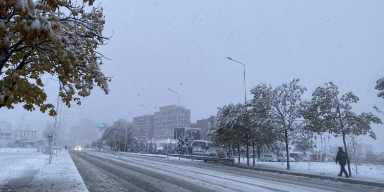 Kosova zgjhohet e zbardhur nga bora