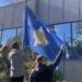 Flamurit të Kosovës i “shtohën” edhe dy yje të cungur të Qeverisë Kurti
