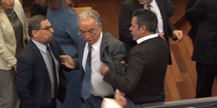 Shtyhet sërish gjykimi në rastin e përplasen fizikisht në Kuvend te Xhavit Haliti dhe Arben Gashi