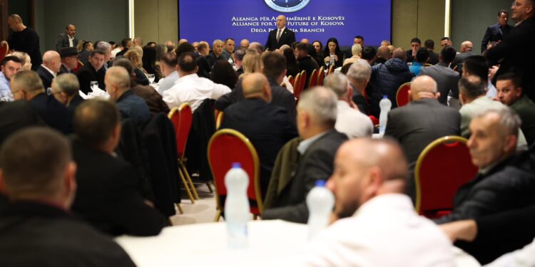 Haradinaj me apel nga Peja: Me Albinin në qeveri jemi në rrezik me humb Amerikën