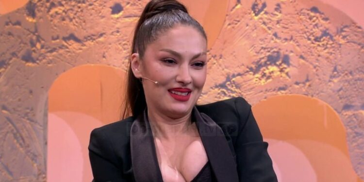 Adelina Ismaili:  Shefqet Krasniqi, mos m’prek në Shkurten, mos gabo …..!