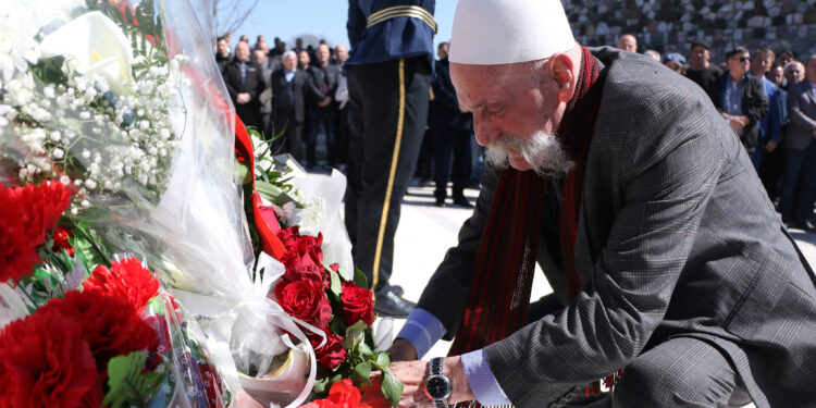 Rifat Jashari në Gllogjan, me porosi për opozitën e pozitën në Kosovë