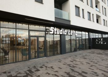 Ekskluzive: Hapet në Pejë “Studio Lena 2”- Tek ne shkëlqimi dhe bukuria e femrës është misioni yn -Foto+Video