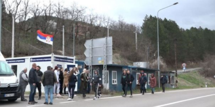 Ja sa milion dinarë u tërheqen për një orë nga serbet e veriut përtej kufirit