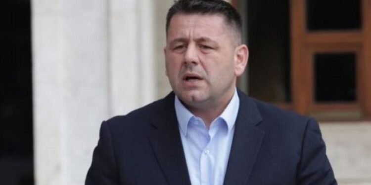 Alarmon deputeti Bekë Berisha: Peja është ba qytet i fajdeve, qytetarëve po u merren pronat ku është shteti?