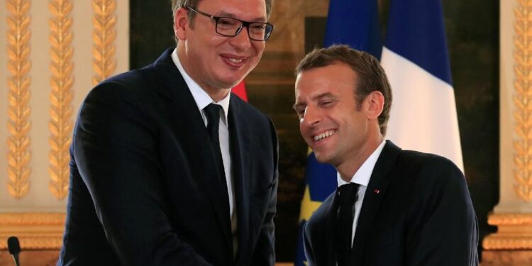 Ja për çka po shkon Macroni në Serbi e pse jo në Kosovë?