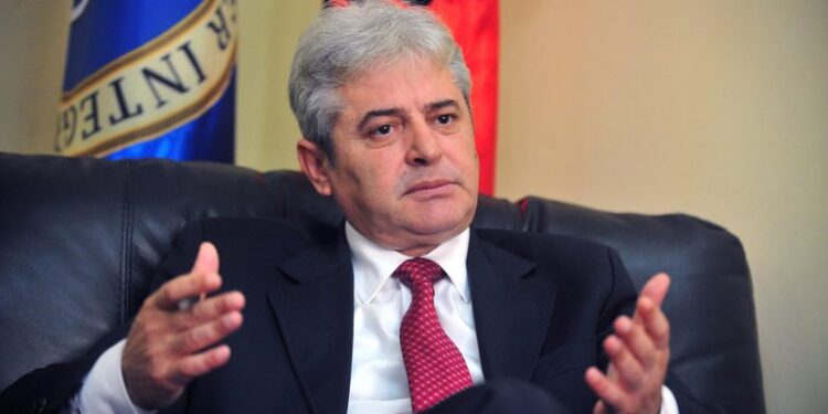 Ali Ahmeti e ngritë alarmin të ndërkombëtarët: Po rrezikohet stabilitetit në shtetin në Maqedoni