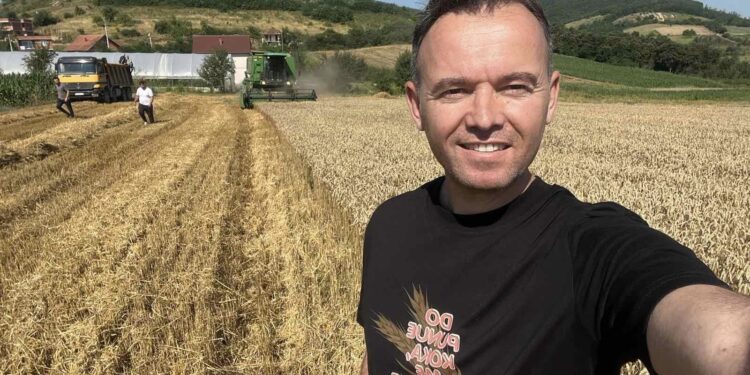 Ministri Faton Peci e punëson asistenten e tij në ministri si zyrtare – Dokument
