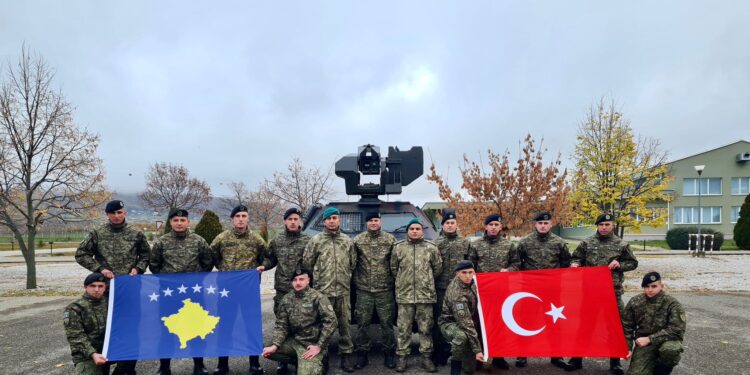 FSK-ja trajnohet për sistemin e avancuar të armëve SARP