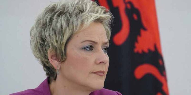 Sinani:Vetëm shqiptarëve në Serbi u ndalohet përdorimi i flamurit kombëtar