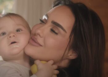 Xhensila ja dedikon me plot emocion këngën e re djalit të saj