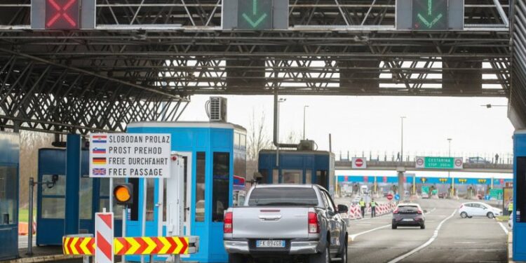 Kroaci: Austriaku e uli gruan e vdekur në ulësen e veturës, policëve u tha se po flinte