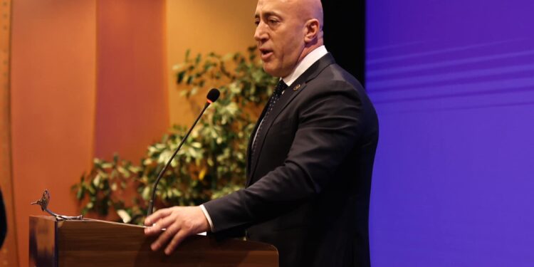 Lajmërohet Sokoli “që e shau më nënë e kërcënoi me plumb” Ramush Haradinajn