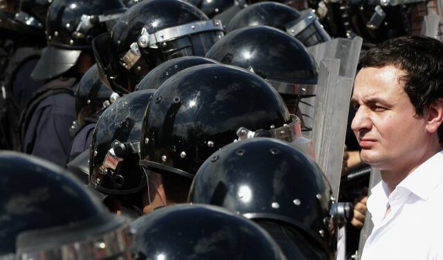 A po i shkelë dhe po i përbuz Kurti  ligjet e Kosovës?