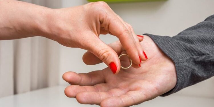 Shqetësuese: Nga janari deri në tetor, 1 mijë 500 çifte i dhënë fund martesës së tyre