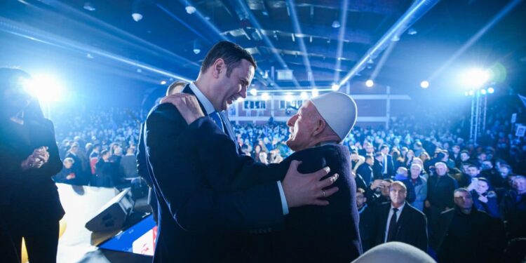 LDK-ja e stërmbush palestren “Jeton Tërstenës”: Lumiri,  Vushtrri, çka ke ba kështu?