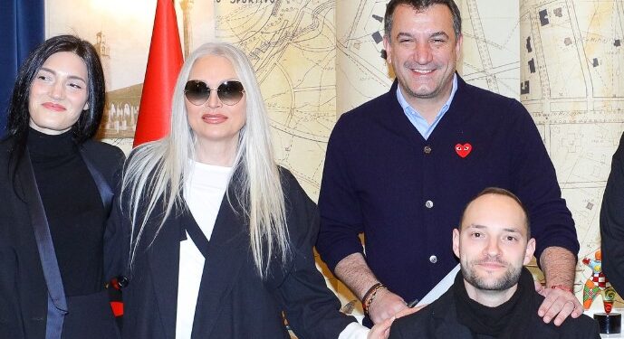 Fëmijët e Anna Oxës e marrin shtetësinë shqiptare