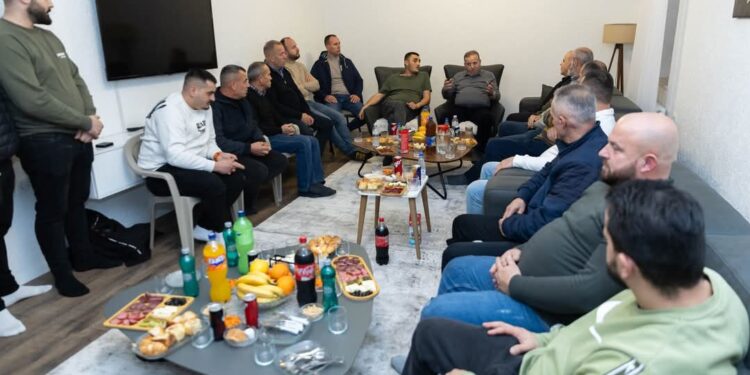 Elmi Reçica, merr mbështetje të fuqishme nga kushërinjet e tij në Sazli