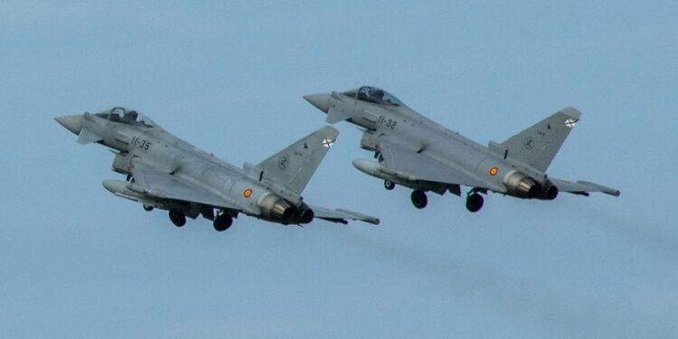 Çka po ndodhë? NATO vendos dy avionë F-35 në Poloni, pasi  Rusia i ngriti disa në ajër