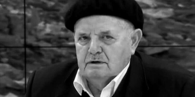 Vdes baca Bajram Qerkini me mallin e djalit të tij të zhdukur nga Serbia tash e 25 vjet