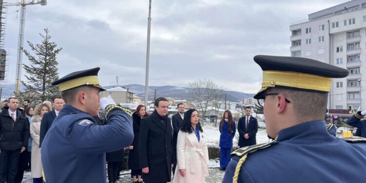 Osmani e Kurti, t’pandarë bëjnë homazhe tek varri i ish-presidentit Rugova