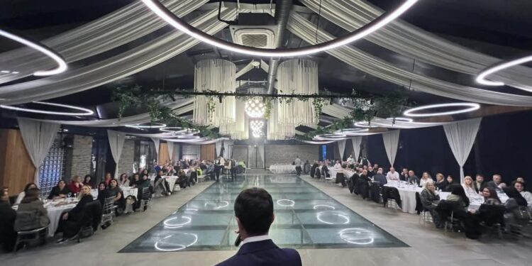 Kryeshefi Fisnik Osmani, në iftarë me stafin e Termokosit