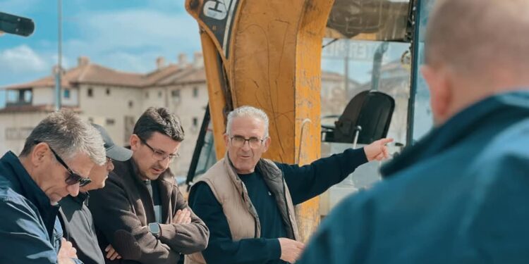 Fisnik Osmani, bashkë me ekipet e Termokosit në punë edhe në vikend
