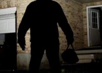 Hajnat vjedhin para, ari dhe armë në një shtëpi në Prizren