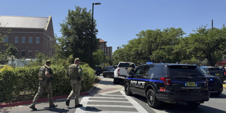 Dy të vdekur nga plumbat në Universitetin e Floridës
