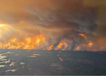 Kanada po digjët nga një zjarr i madhë, mijëra banorë në rrezik