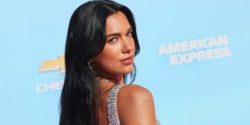 Dua Lipa dhe Elton John në listën e këngëtarëve që duan mbrojtje nga inteligjenca artificiale