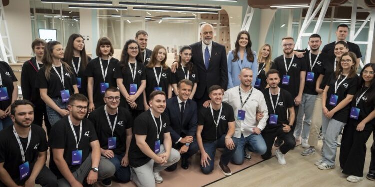 Macron i shkruan në gjuhën shqipe Ramës: Shqipëria e ka vendin në BE, Franca e mbështet këtë rrugë