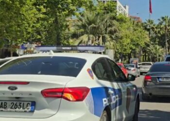 Ky është 27-vjeçari, shqiptar i cili e mbante peng dhe e rrihte gruan e tij italiane