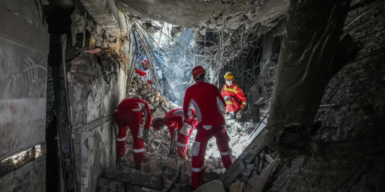 Izraeli e sulmon burgun iranian vritën më shumë se 70 persona