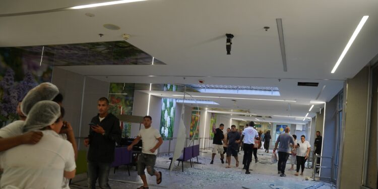 Irani e godet me raketë spitali në jug të Izraelit