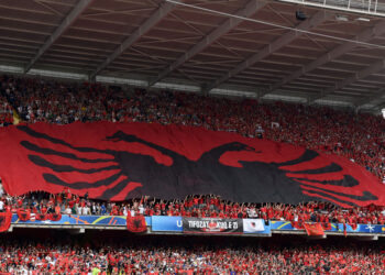 A do të lejohen tifozat “Kuq e Zi” në lojën  Shqipëri – Serbi?