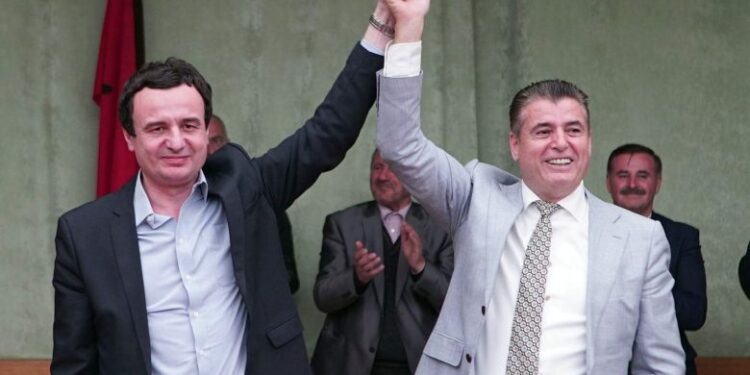 Çka po ndodhë: Agim Bahtiri e “kërcënon” Albin Kurtin, me largim nga VV-ja