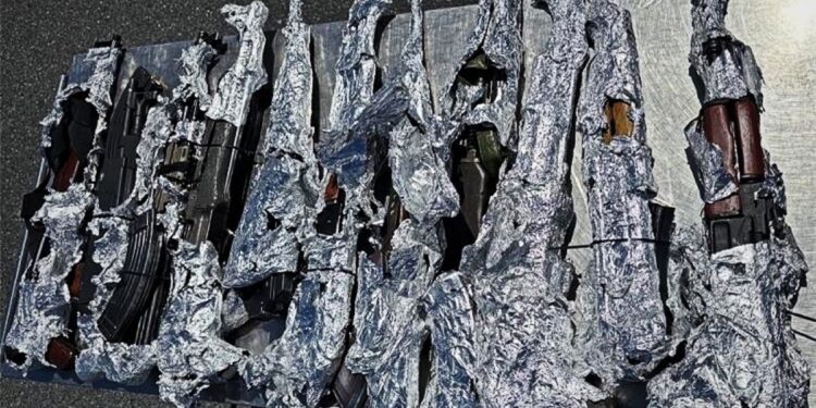 Shtetasi të Kosovës i kapen 11 kallashnikova nga dogana kroate